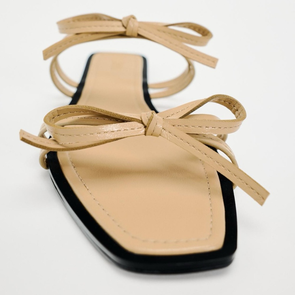 BOW TRIM FLAT SANDALS - Picture 6 of 8